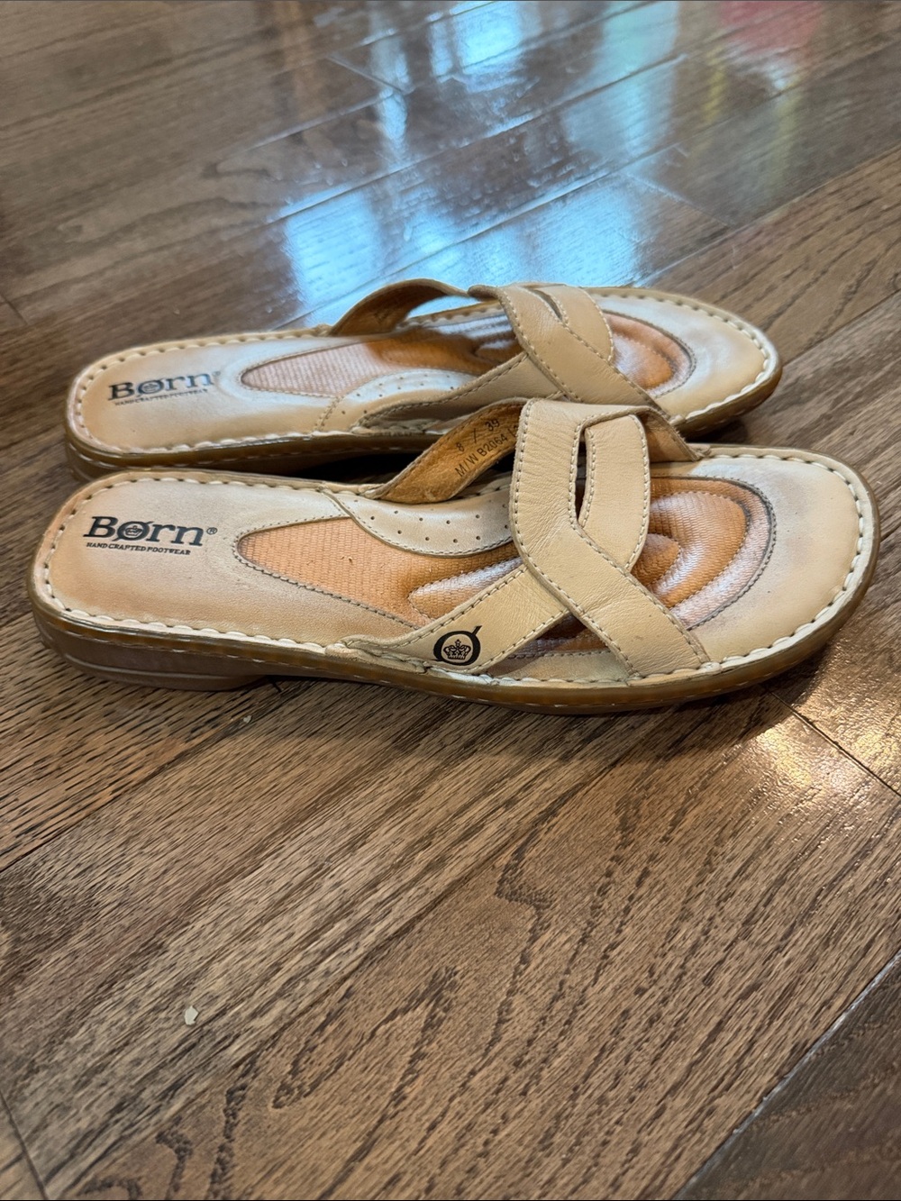 Born Cream Leather Slide Sandals size 8 - Picture 2 of 4